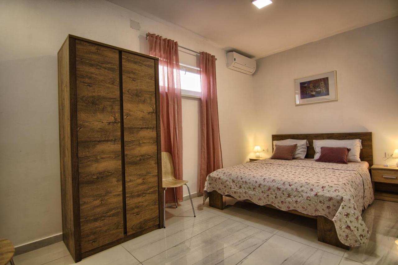 Rooms Dragica Pakoštane Eksteriør bilde