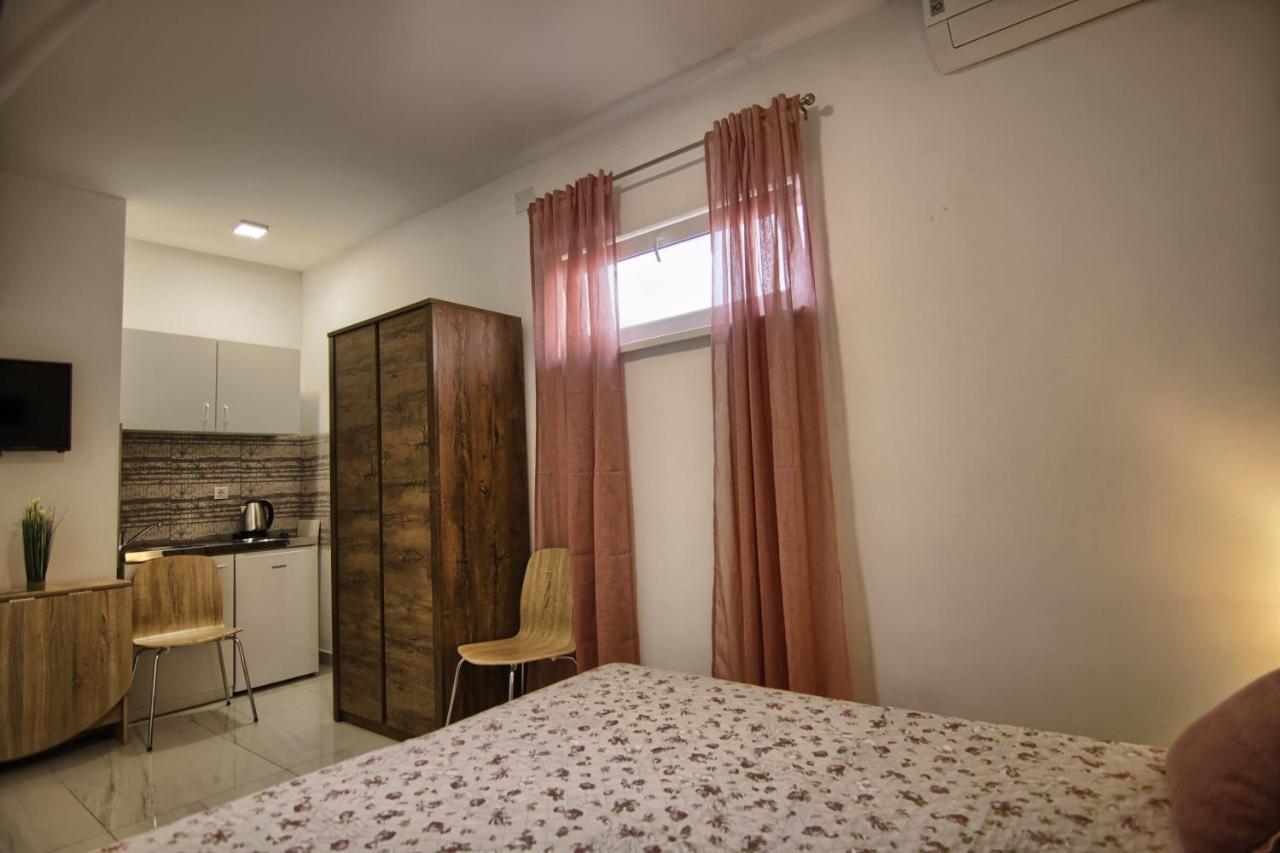 Rooms Dragica Pakoštane Eksteriør bilde